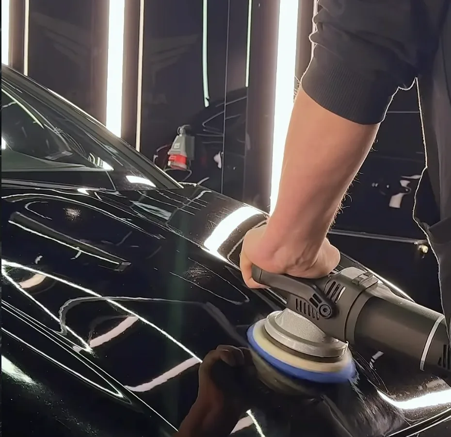 Korekta lakieru przed aplikacją powłoki ceramicznej w ARM CAR Gdańsk